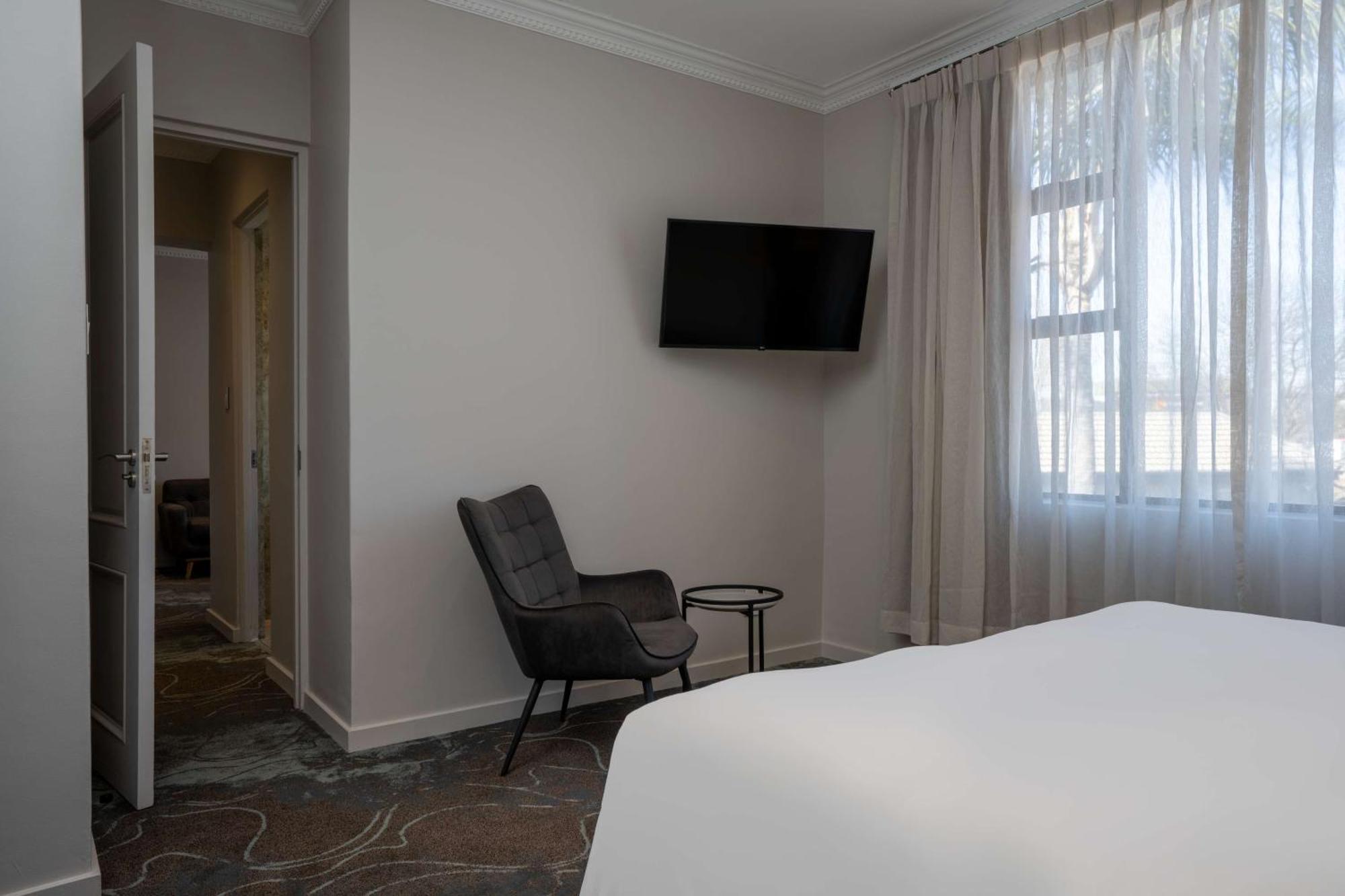 Radisson Hotel And Convention Centre Or Tambo Airport جوهانسبورغ المظهر الخارجي الصورة