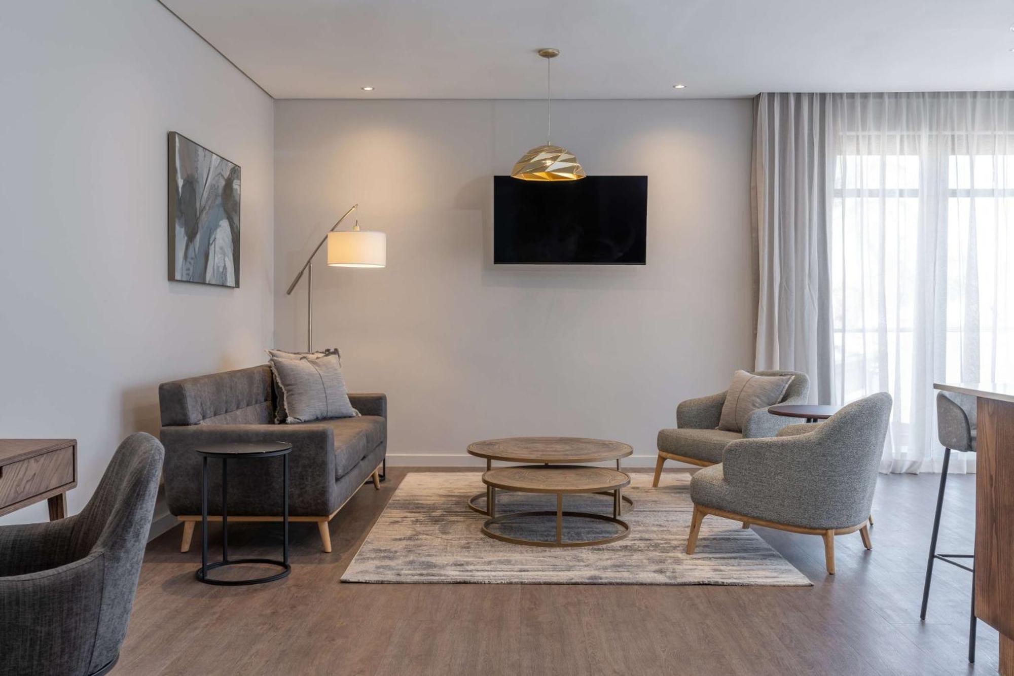 Radisson Hotel And Convention Centre Or Tambo Airport جوهانسبورغ المظهر الخارجي الصورة