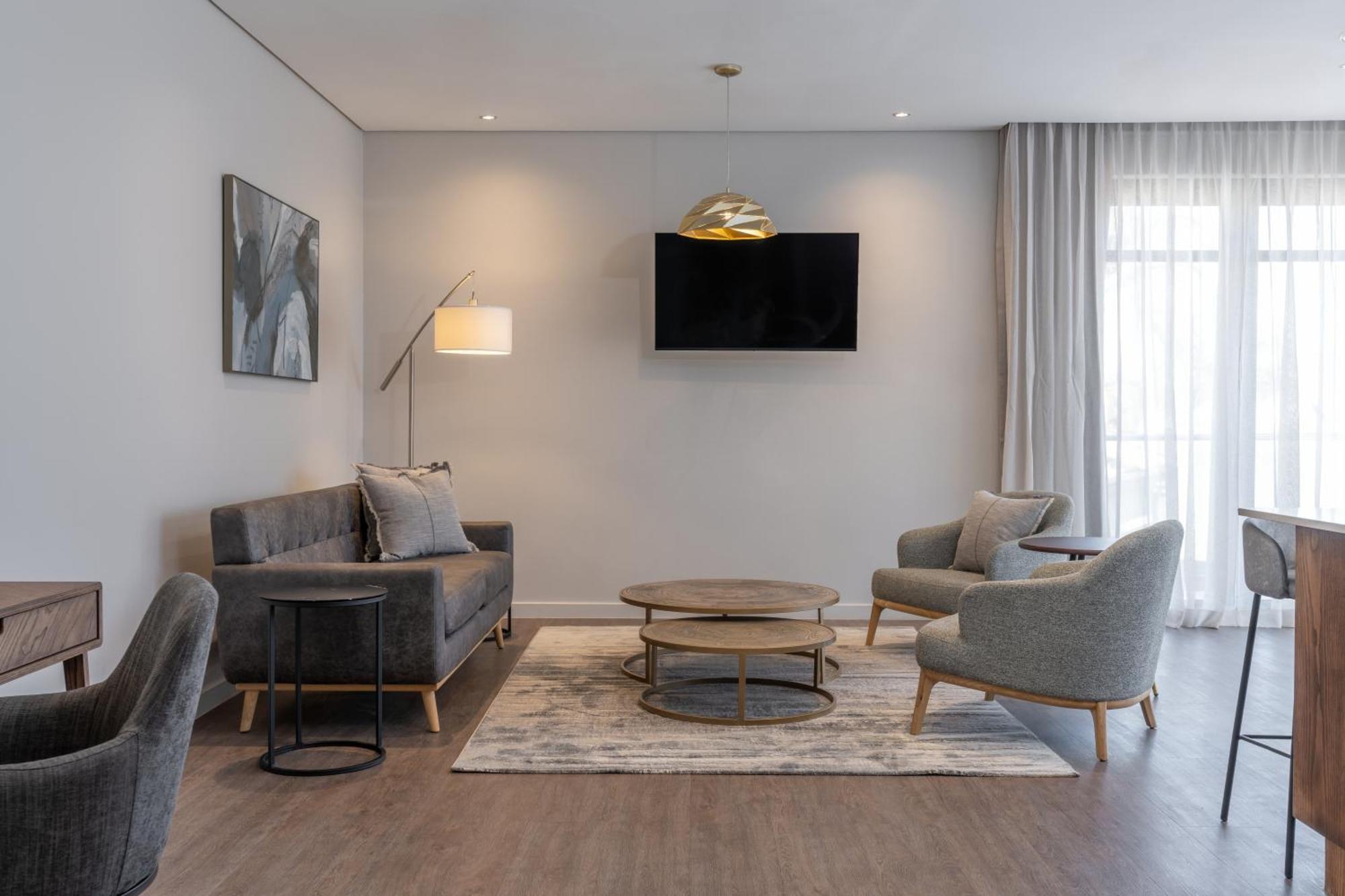 Radisson Hotel And Convention Centre Or Tambo Airport جوهانسبورغ المظهر الخارجي الصورة