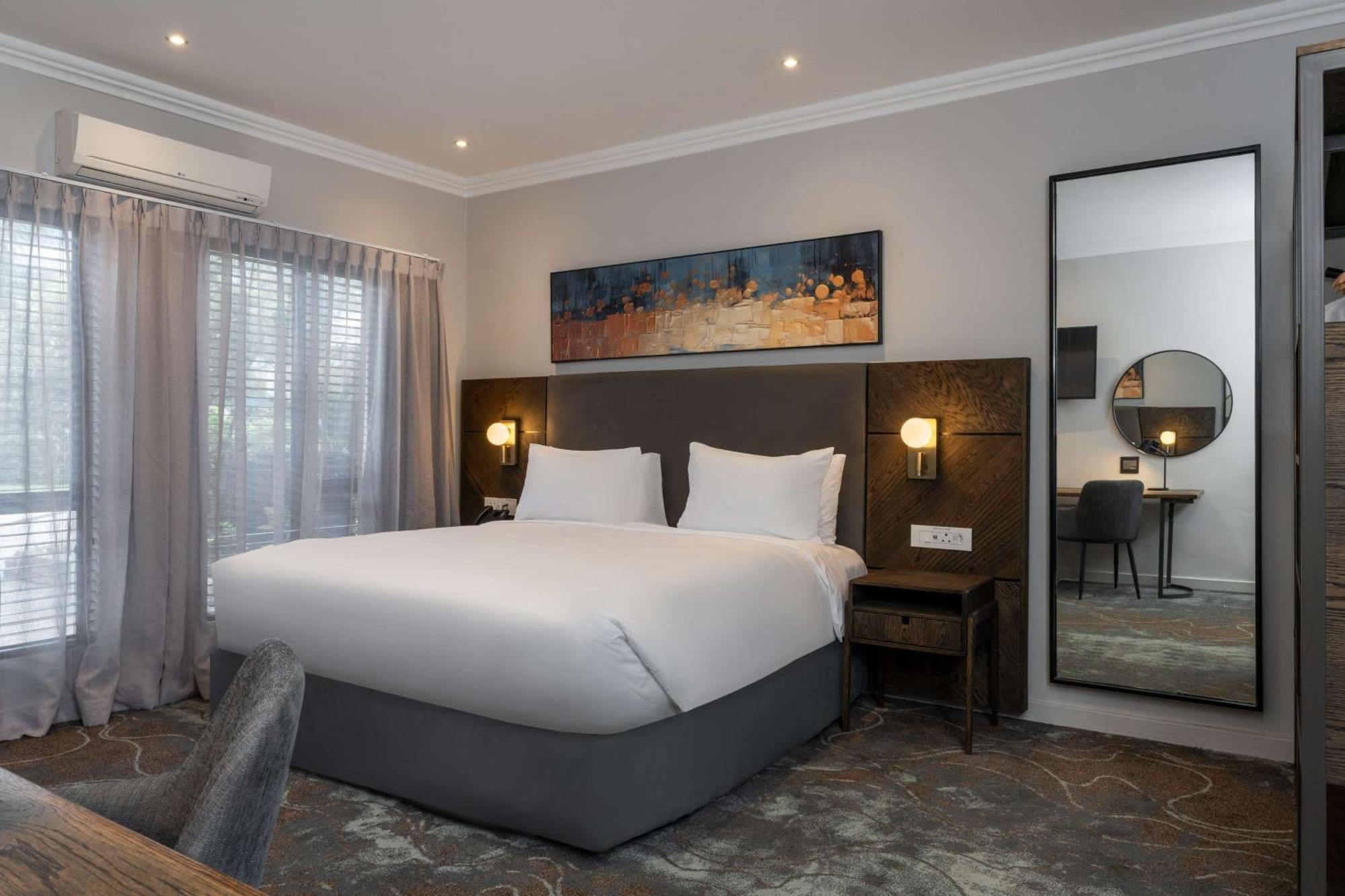 Radisson Hotel And Convention Centre Or Tambo Airport جوهانسبورغ المظهر الخارجي الصورة